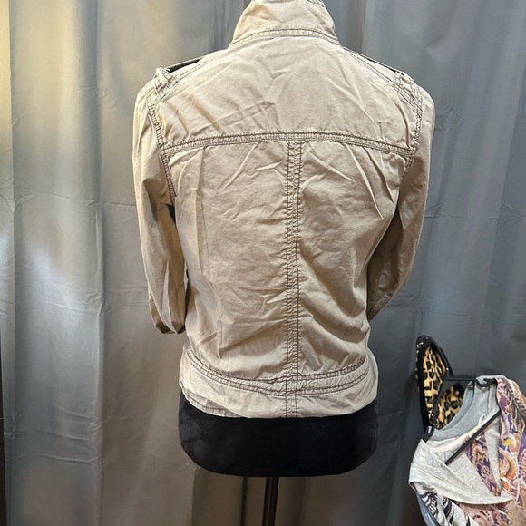 Women’s Jacket - Picture 7 of 8